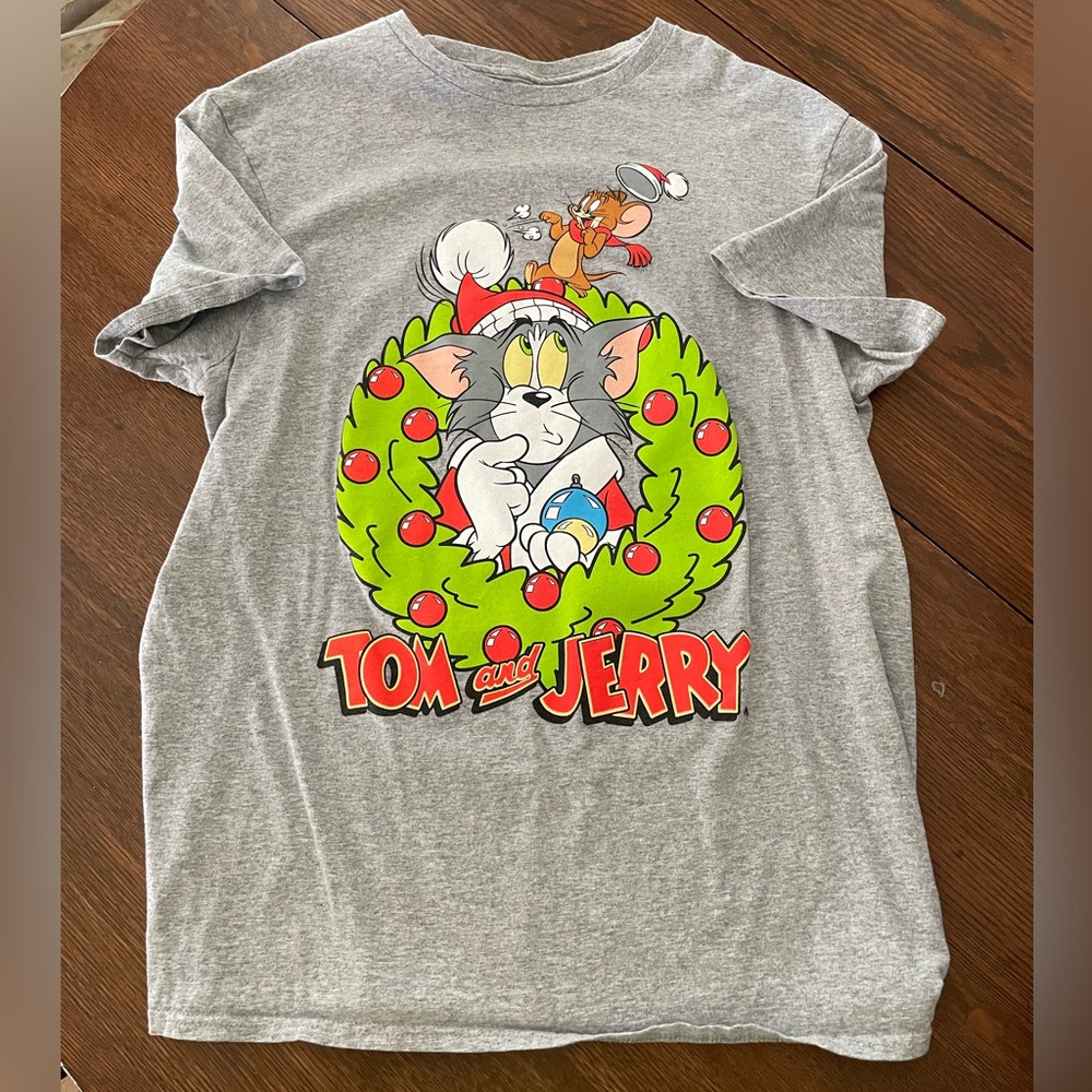 Men’s graphic tshirt, size L